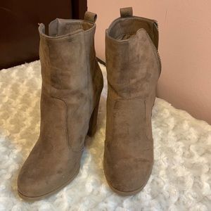 Heels boot. Wear it once